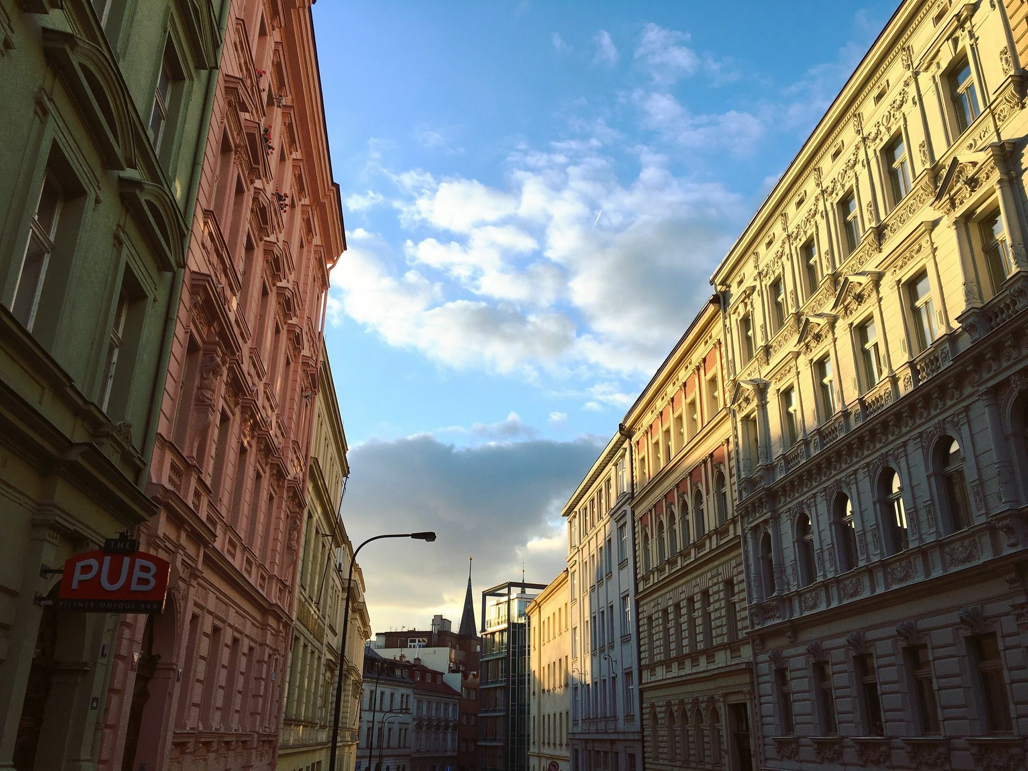 Limehome Halkova Prag